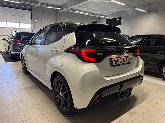 Toyota Yaris 4 of 18