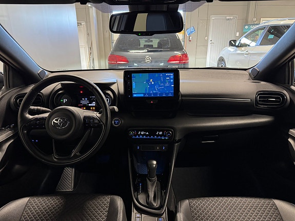 Toyota Yaris 7 of 18