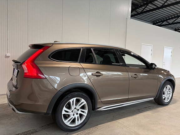 Volvo V60 Cross Country 3 of 5