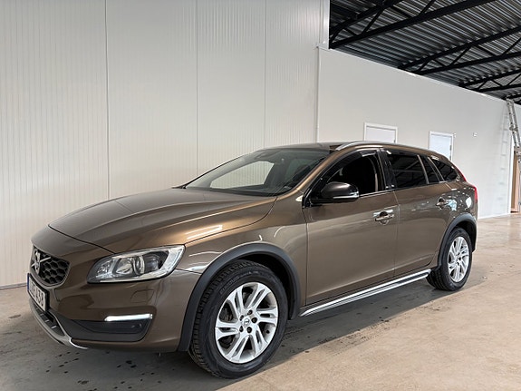 Volvo V60 Cross Country 4 of 5