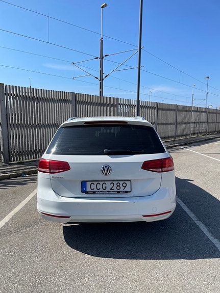 Volkswagen Passat 2 of 5