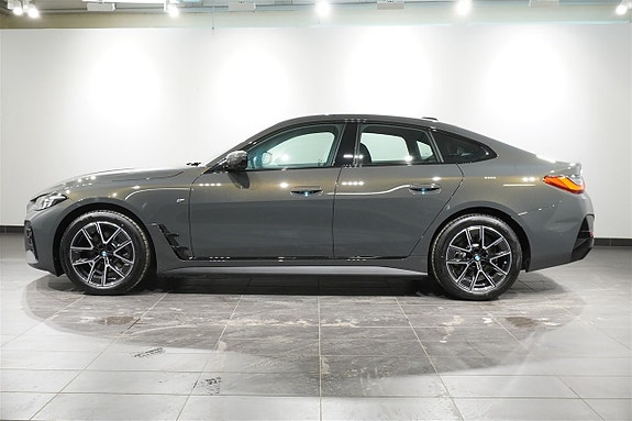 BMW i4 3 of 19