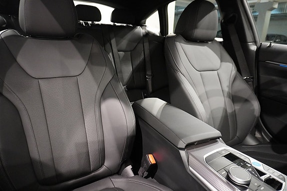 BMW i4 13 of 19