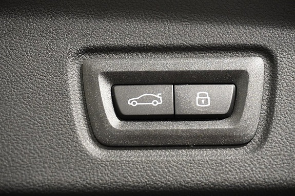 BMW i4 16 of 19