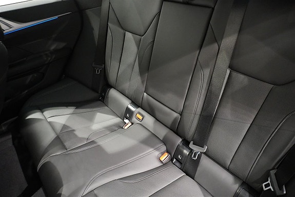 BMW i4 6 of 19