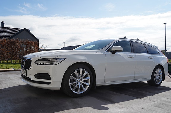 Volvo V90 2 of 6