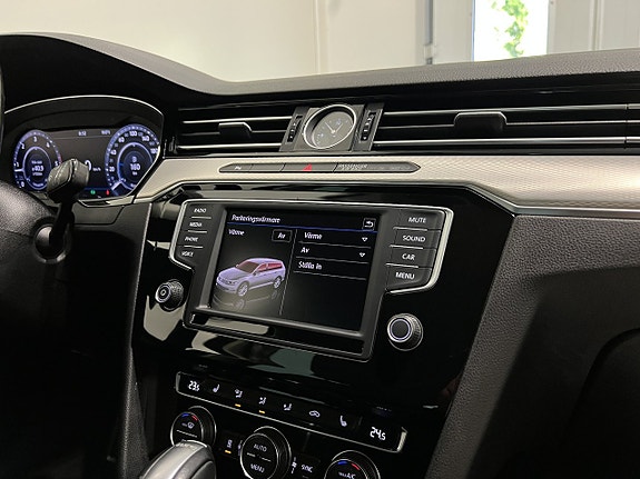 Volkswagen Passat Alltrack 21 of 28