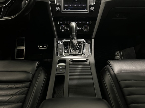 Volkswagen Passat Alltrack 19 of 28