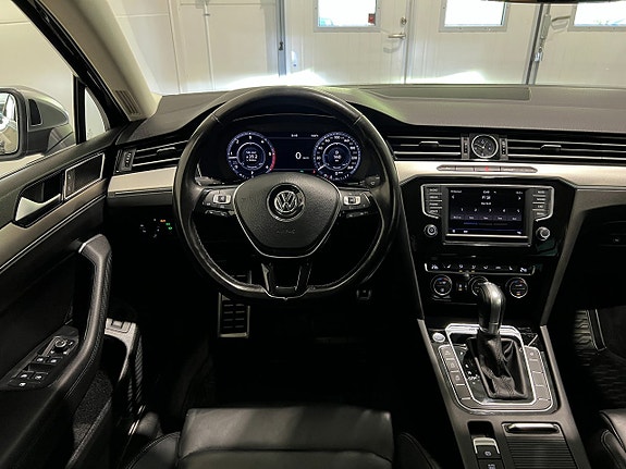 Volkswagen Passat Alltrack 18 of 28