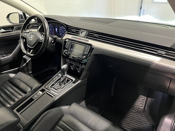 Volkswagen Passat Alltrack 16 of 28