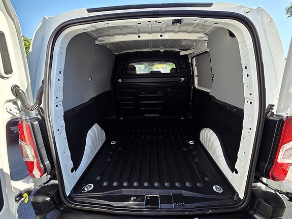 Peugeot Partner 8 of 13
