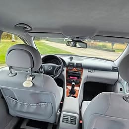 Mercedes-Benz C180 2 of 5