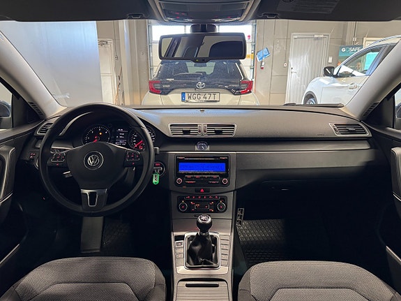 Volkswagen Passat 7 of 15