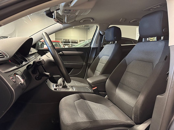 Volkswagen Passat 13 of 15