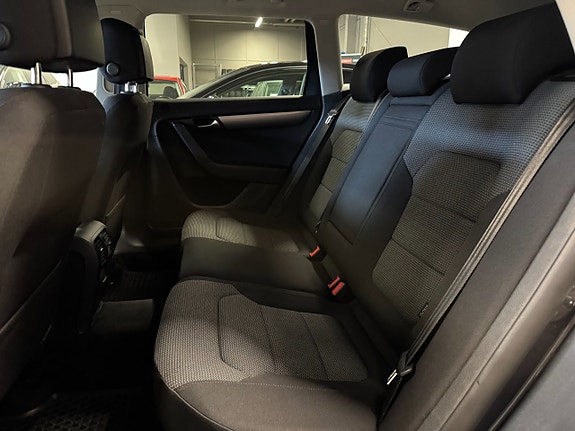 Volkswagen Passat 14 of 15