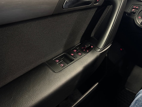 Volkswagen Passat 12 of 15