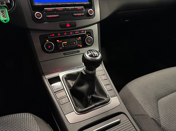 Volkswagen Passat 10 of 15