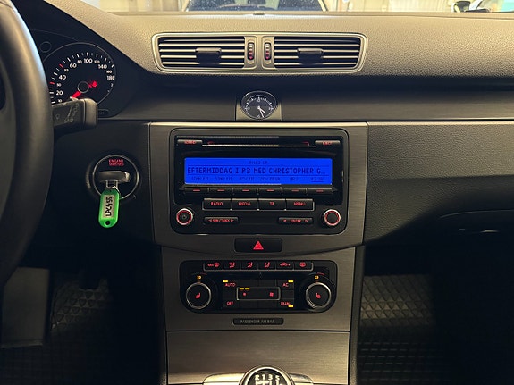 Volkswagen Passat 11 of 15