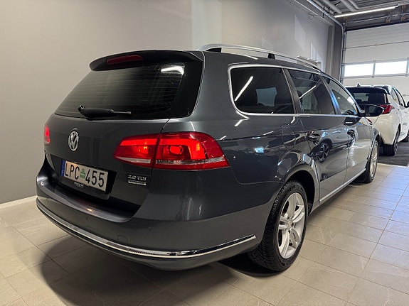 Volkswagen Passat 2 of 5