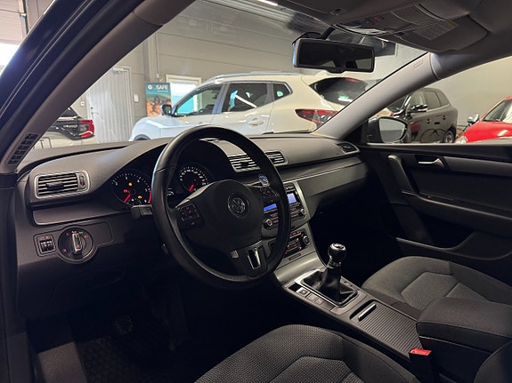 Volkswagen Passat 6 of 15