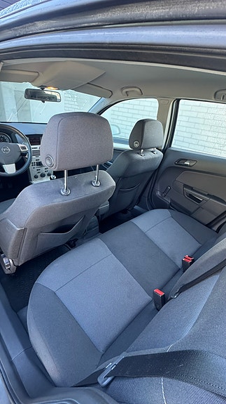 Opel Astra 8 of 9
