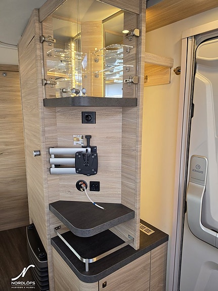 Knaus Südwind 500 FU / AC / Gasolugn 11 of 17