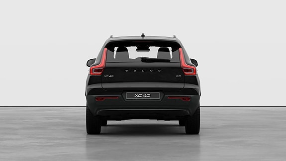 Volvo XC40 3 of 5