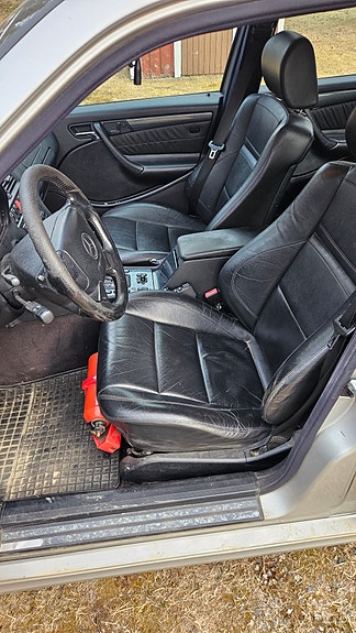 Mercedes-Benz C43 4 of 5