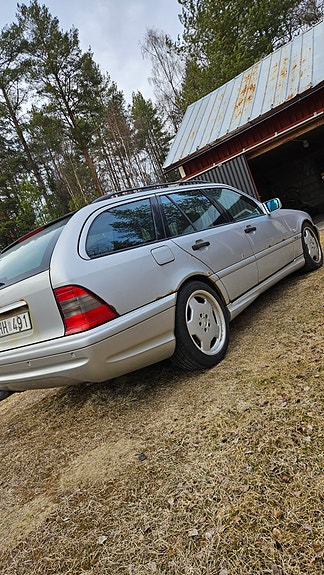 Mercedes-Benz C43 2 of 5