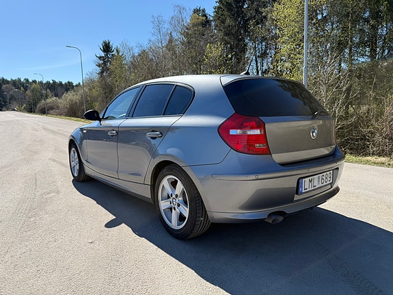 BMW 118d 4 of 5