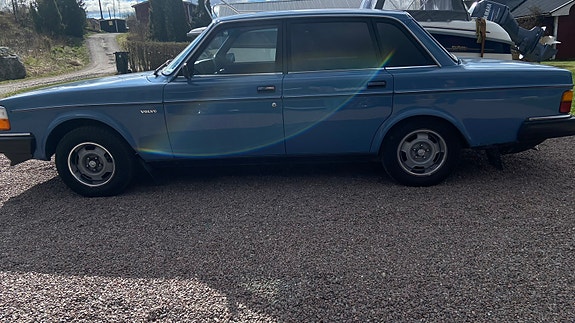 Volvo 244 2 of 5