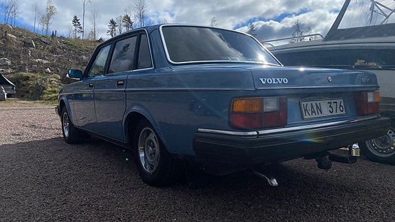 Volvo 244 3 of 5