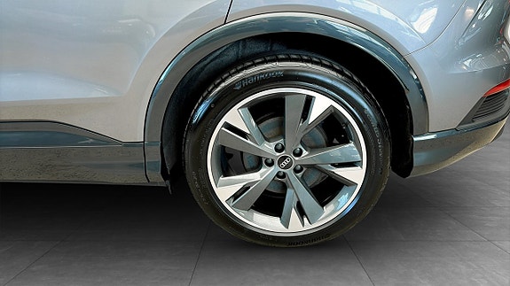 Audi Q4 e-tron 6 of 13