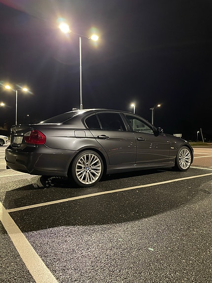 BMW 325i 2 of 5