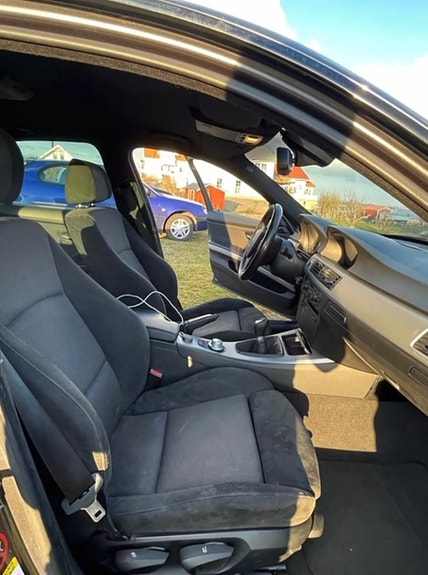 BMW 325i 4 of 5
