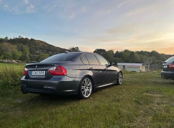 BMW 325i 3 of 5