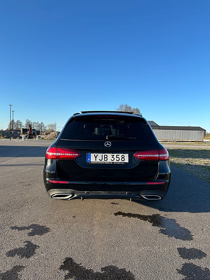 Mercedes-Benz E220 d 4 of 5