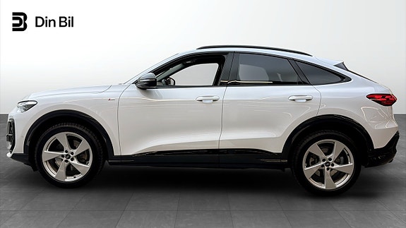 Audi Q5 2 of 24
