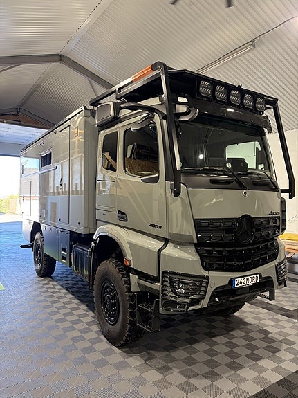 Mercedes-Benz Arocs 2053 2 of 11