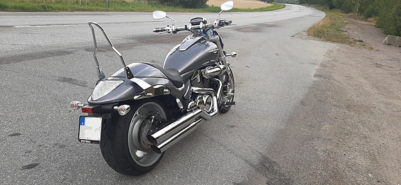 Suzuki M1800R 3 of 4
