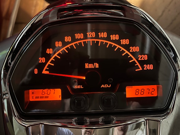 Suzuki M1800R 4 of 4