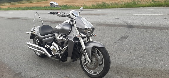 Suzuki M1800R 2 of 4