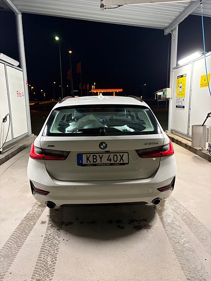 BMW 330e 3 of 13