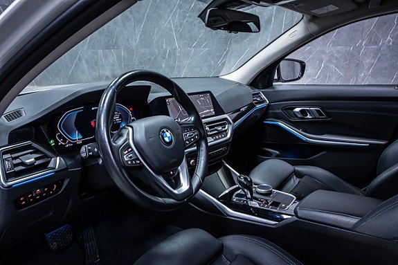 BMW 330e 10 of 13