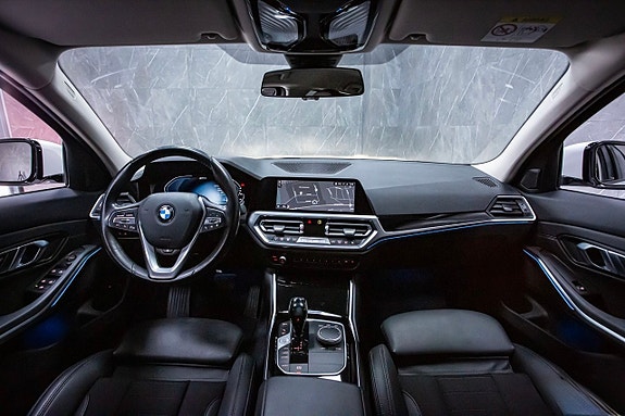 BMW 330e 9 of 13