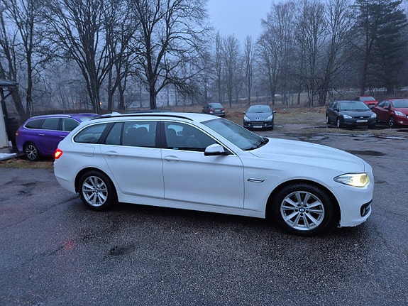 BMW 520d 4 of 5