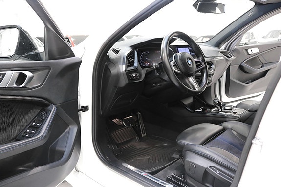 BMW 118i 11 of 28