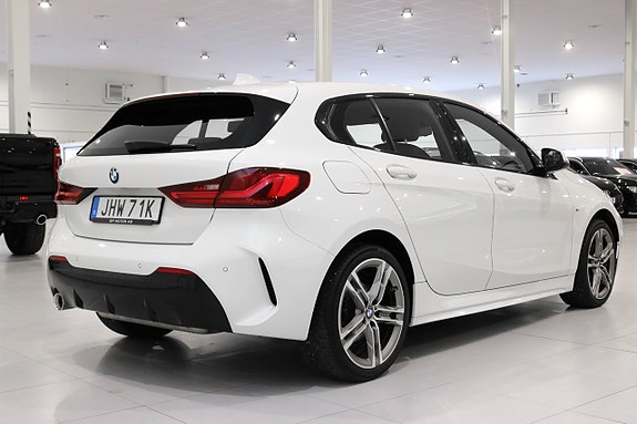 BMW 118i 4 of 5