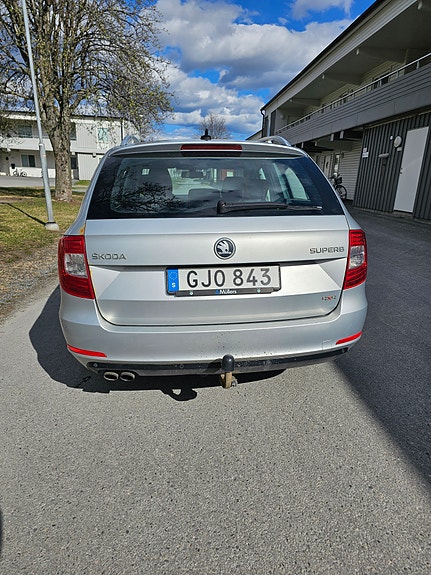 Skoda Superb 2 of 5
