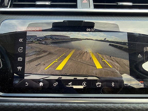 Land Rover Range Rover Velar 17 of 22